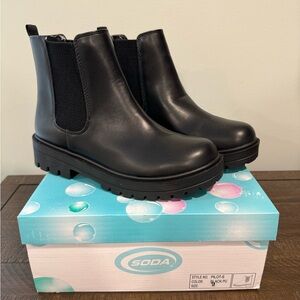 NEVER WORN Black Boots